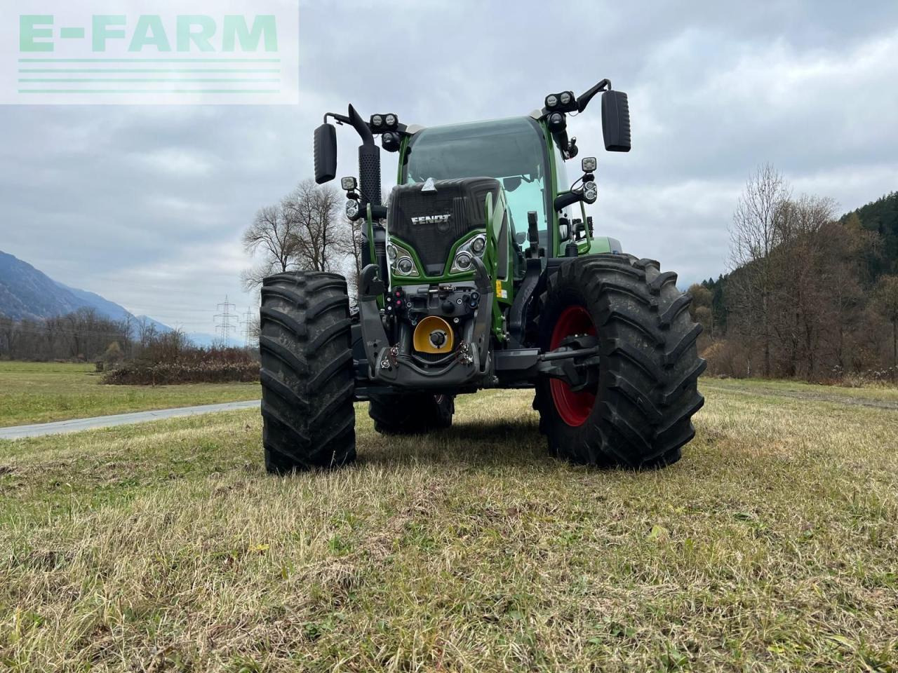 Fendt 724 vario profi+ - Τρακτέρ: φωτογραφία 4 Fendt 724 vario profi+ - Τρακτέρ: φωτογραφία 4
