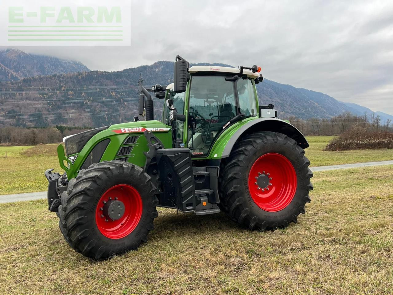 Fendt 724 vario profi+ - Τρακτέρ: φωτογραφία 5 Fendt 724 vario profi+ - Τρακτέρ: φωτογραφία 5