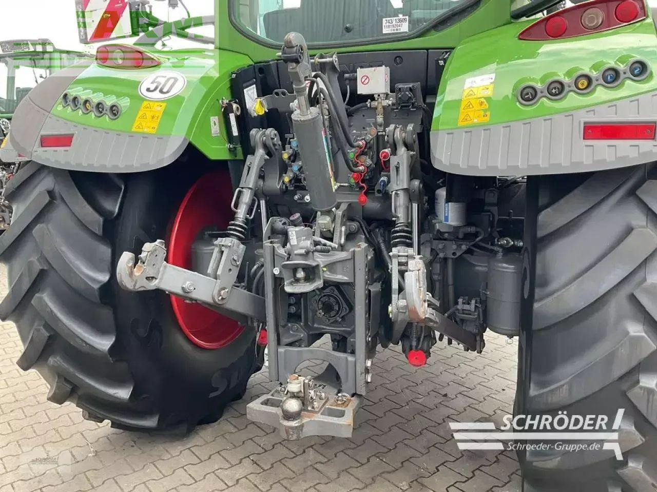 Fendt 724 vario s4 profi plus ProfiPlus - Τρακτέρ: φωτογραφία 4 Fendt 724 vario s4 profi plus ProfiPlus - Τρακτέρ: φωτογραφία 4