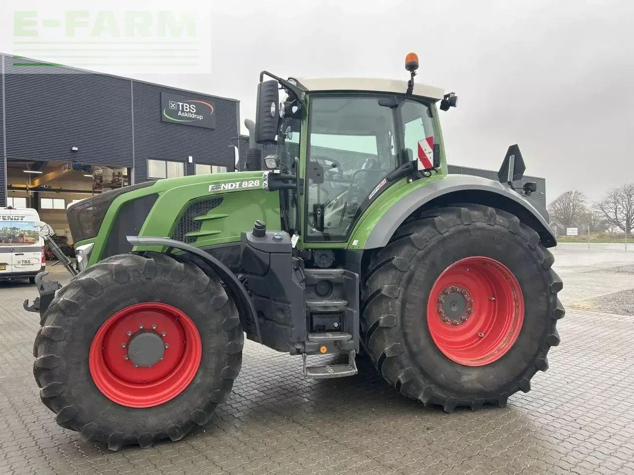 Fendt 828 vario s4 - Τρακτέρ: φωτογραφία 1 Fendt 828 vario s4 - Τρακτέρ: φωτογραφία 1