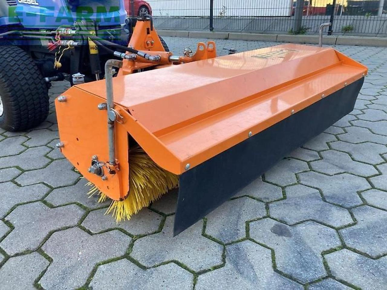 Iseki tgx 237 kehrmaschine, sichermäher - Τρακτέρ: φωτογραφία 2 Iseki tgx 237 kehrmaschine, sichermäher - Τρακτέρ: φωτογραφία 2