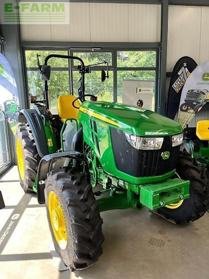 John Deere 5050e - Τρακτέρ: φωτογραφία 1 John Deere 5050e - Τρακτέρ: φωτογραφία 1