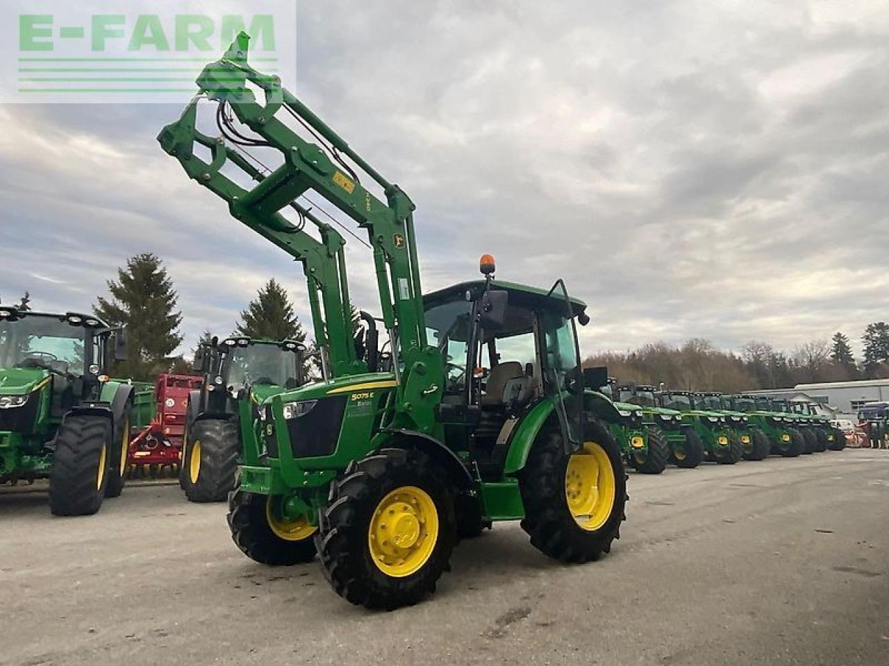 John Deere 5075 e - Τρακτέρ: φωτογραφία 1 John Deere 5075 e - Τρακτέρ: φωτογραφία 1