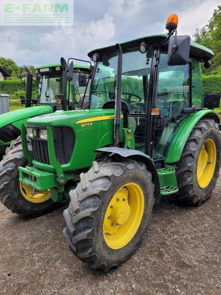 John Deere 5075 e - Τρακτέρ: φωτογραφία 1 John Deere 5075 e - Τρακτέρ: φωτογραφία 1