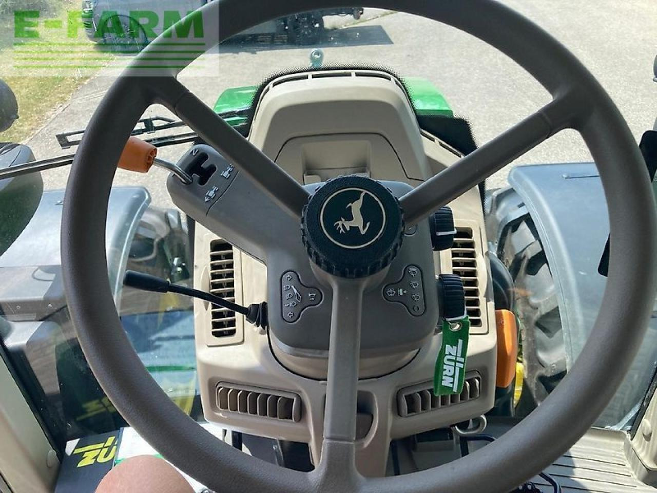 Τρακτέρ John Deere 6100m: φωτογραφία 15 Τρακτέρ John Deere 6100m: φωτογραφία 15