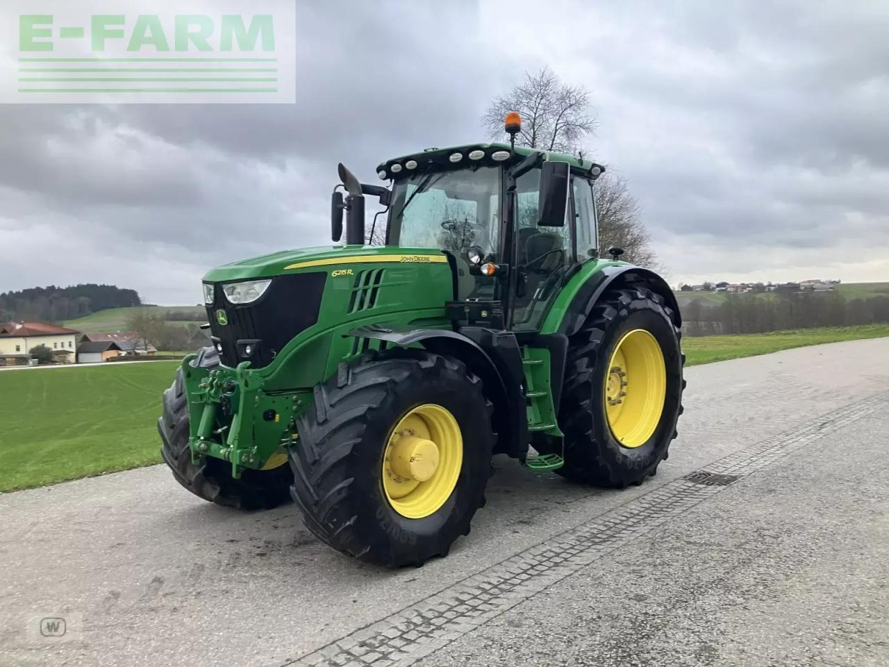 John Deere 6215r - Τρακτέρ: φωτογραφία 1 John Deere 6215r - Τρακτέρ: φωτογραφία 1