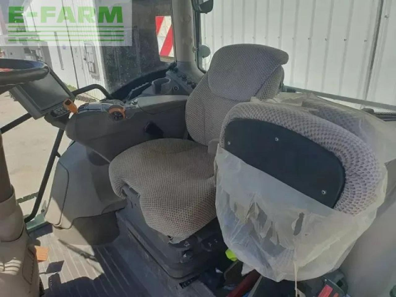 John Deere 6215r - Τρακτέρ: φωτογραφία 4 John Deere 6215r - Τρακτέρ: φωτογραφία 4