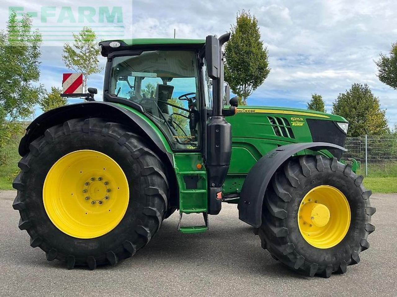 John Deere 6215r - Τρακτέρ: φωτογραφία 1 John Deere 6215r - Τρακτέρ: φωτογραφία 1