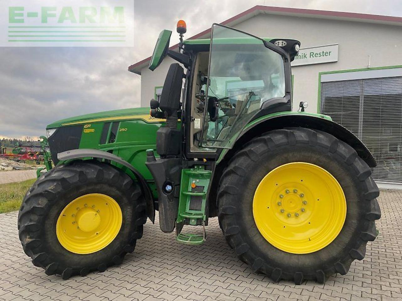 John Deere 6r 250 - Τρακτέρ: φωτογραφία 3 John Deere 6r 250 - Τρακτέρ: φωτογραφία 3