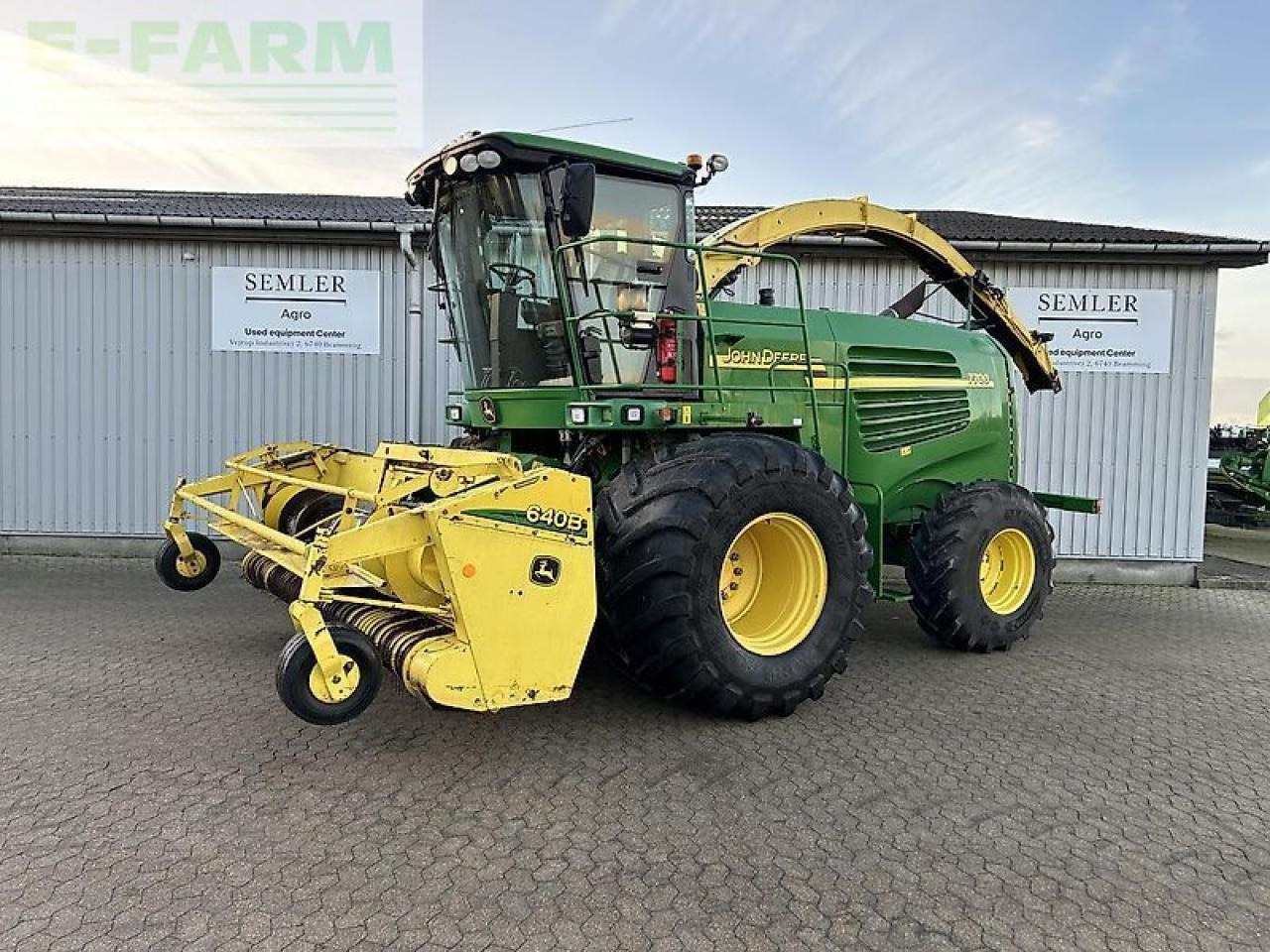 John Deere 7700 - Τρακτέρ: φωτογραφία 1 John Deere 7700 - Τρακτέρ: φωτογραφία 1