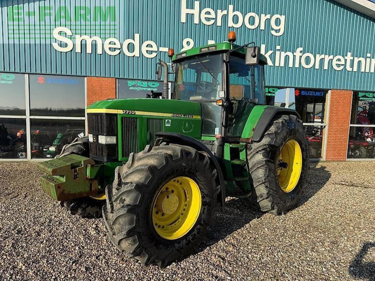 John Deere 7710 - Τρακτέρ: φωτογραφία 1 John Deere 7710 - Τρακτέρ: φωτογραφία 1