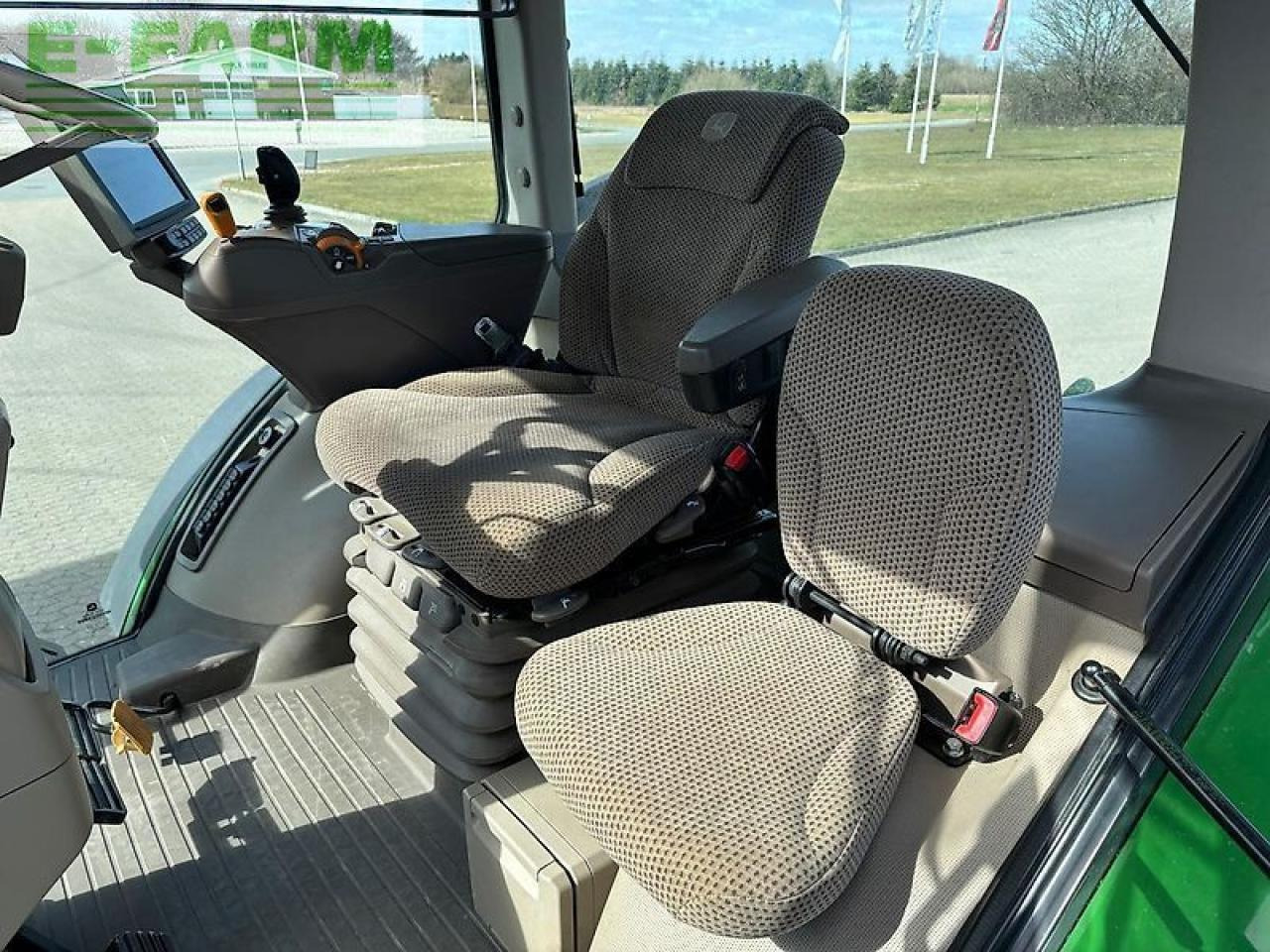 John Deere 8400r - Τρακτέρ: φωτογραφία 4 John Deere 8400r - Τρακτέρ: φωτογραφία 4