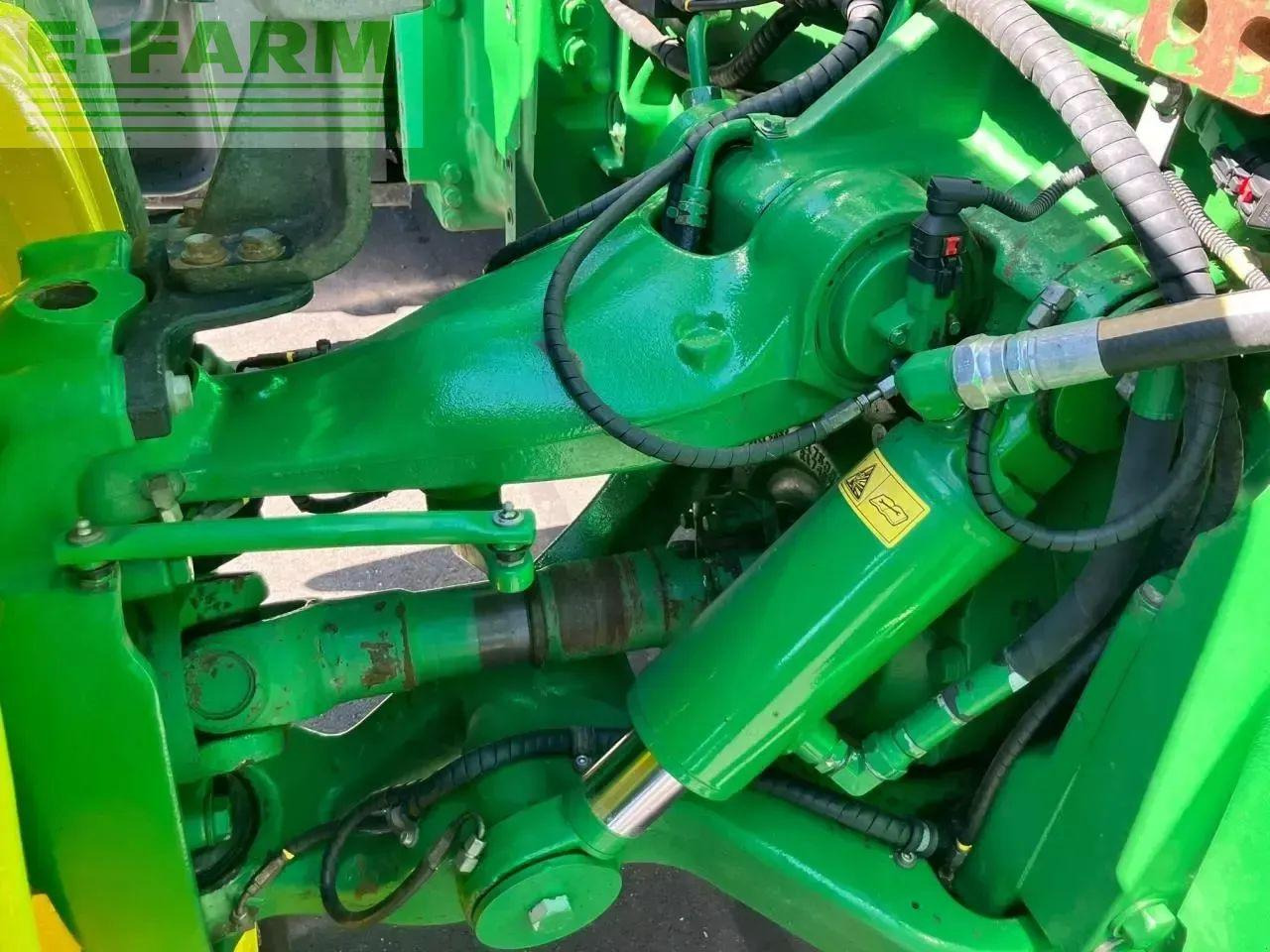 Τρακτέρ John Deere 8400r: φωτογραφία 12 Τρακτέρ John Deere 8400r: φωτογραφία 12