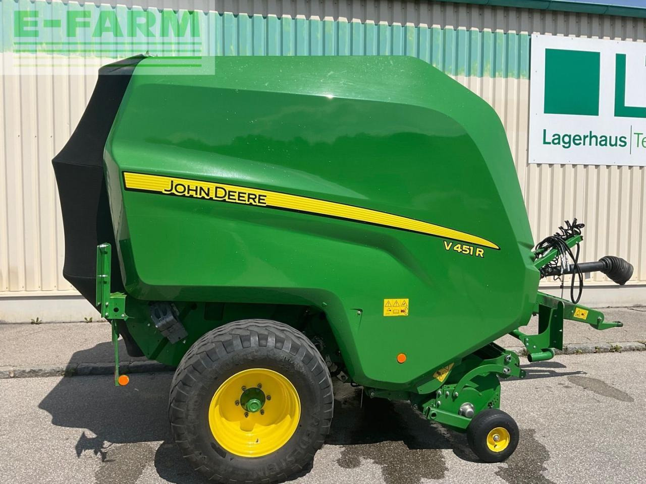 John Deere V451R - Χορτοδετική μηχανή τετράγωνες μπάλες: φωτογραφία 2 John Deere V451R - Χορτοδετική μηχανή τετράγωνες μπάλες: φωτογραφία 2