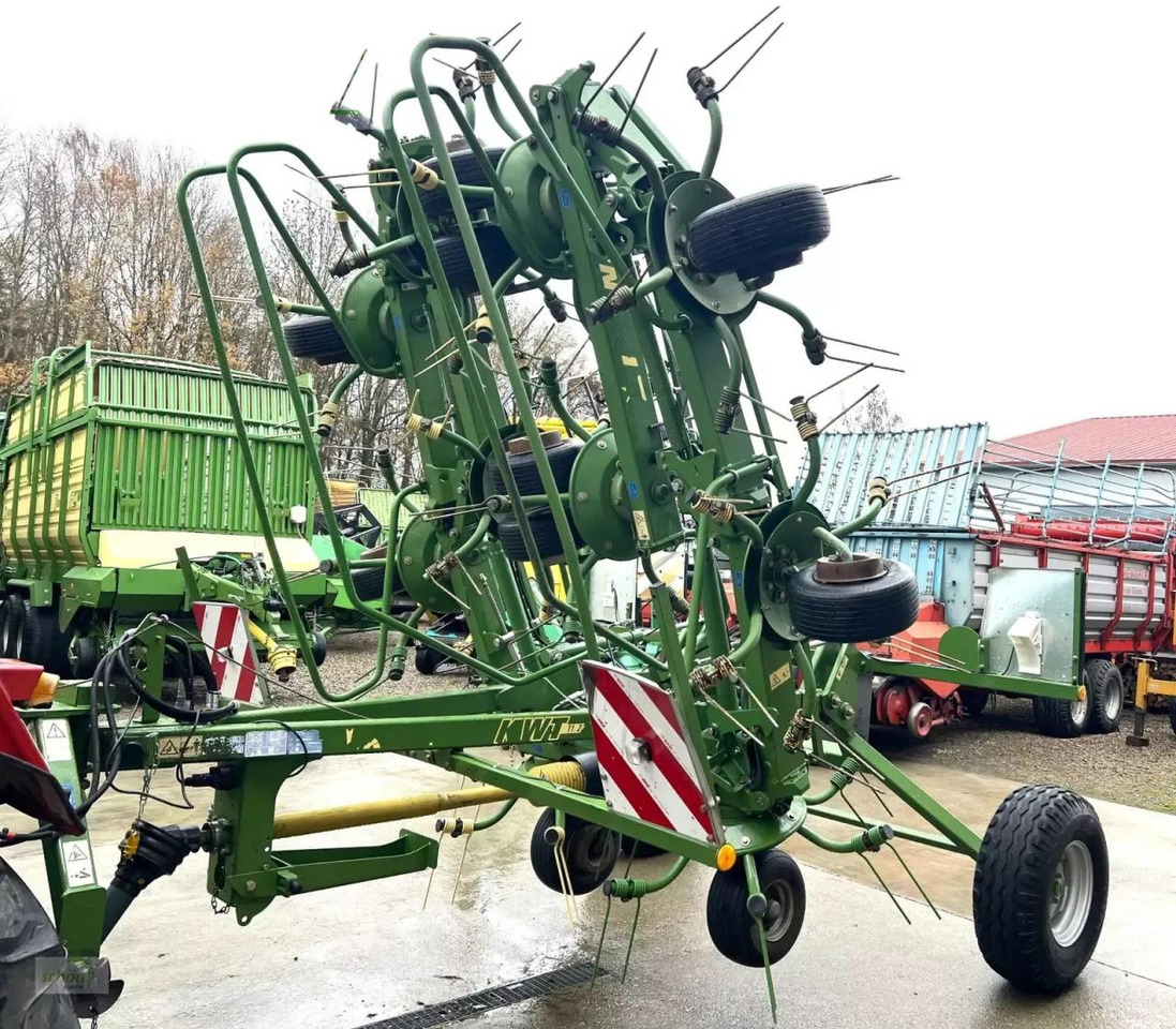 Krone kwt 11.22/10 - ein 10-er kreiselheuer mit fahrwerk - Χορτοσυλλέκτης: φωτογραφία 1 Krone kwt 11.22/10 - ein 10-er kreiselheuer mit fahrwerk - Χορτοσυλλέκτης: φωτογραφία 1