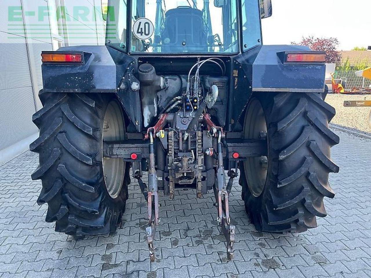 Massey Ferguson 3085 e - Τρακτέρ: φωτογραφία 5 Massey Ferguson 3085 e - Τρακτέρ: φωτογραφία 5