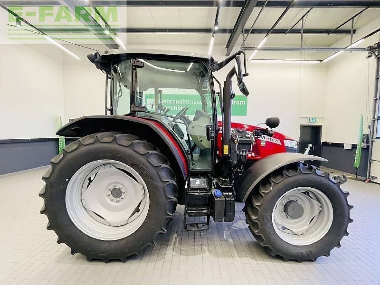 Massey Ferguson 5711 m - Τρακτέρ: φωτογραφία 4 Massey Ferguson 5711 m - Τρακτέρ: φωτογραφία 4