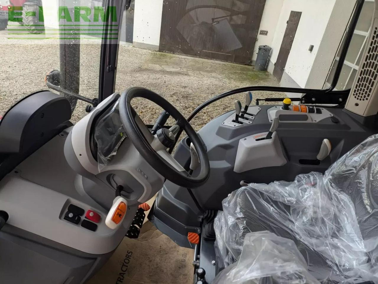 McCormick x4.080 - Τρακτέρ: φωτογραφία 4 McCormick x4.080 - Τρακτέρ: φωτογραφία 4