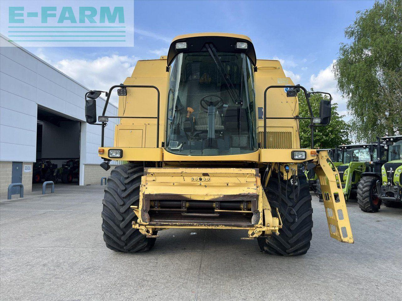 New Holland TX68 - Θεριζοαλωνιστική μηχανή: φωτογραφία 2 New Holland TX68 - Θεριζοαλωνιστική μηχανή: φωτογραφία 2