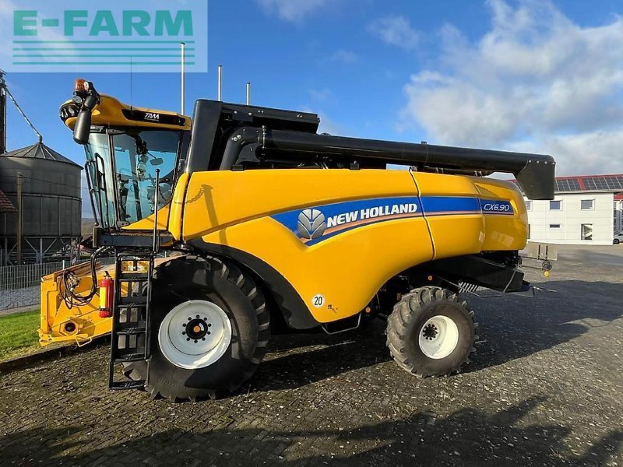 Θεριζοαλωνιστική μηχανή New Holland cx 6.90 schüttler + 25ft sw + sww: φωτογραφία 8