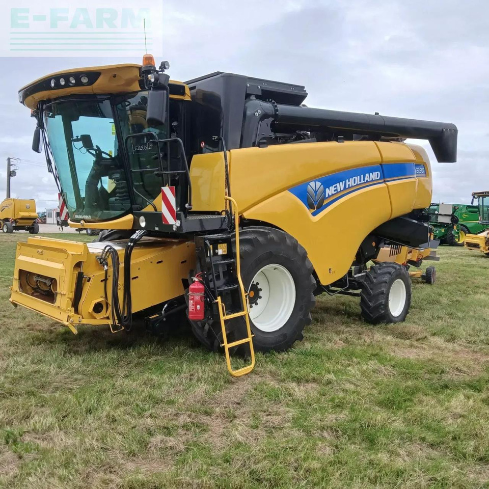 New Holland cx 6.90 - Θεριζοαλωνιστική μηχανή: φωτογραφία 1 New Holland cx 6.90 - Θεριζοαλωνιστική μηχανή: φωτογραφία 1