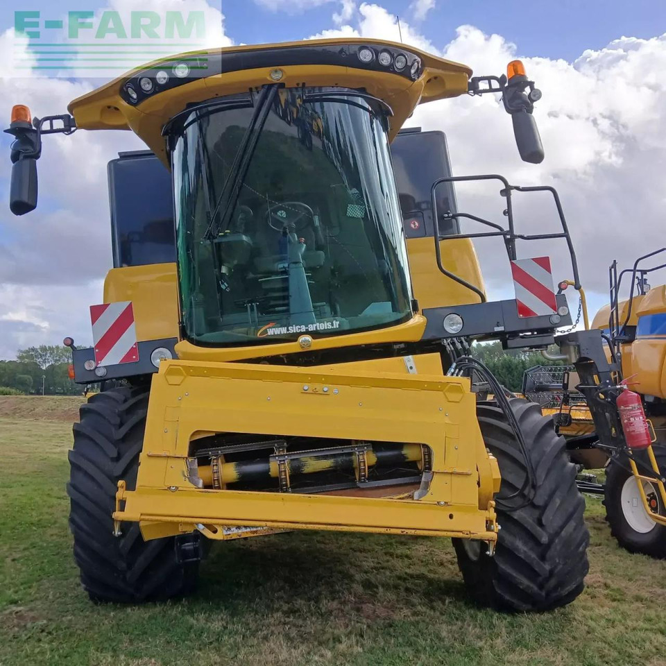 New Holland cx 6.90 - Θεριζοαλωνιστική μηχανή: φωτογραφία 4 New Holland cx 6.90 - Θεριζοαλωνιστική μηχανή: φωτογραφία 4
