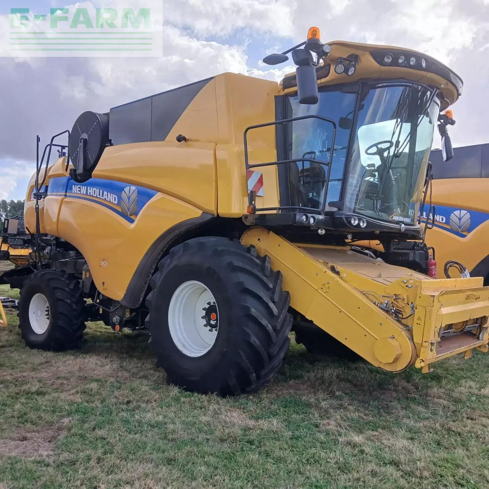 New Holland cx8.70 - Θεριζοαλωνιστική μηχανή: φωτογραφία 1 New Holland cx8.70 - Θεριζοαλωνιστική μηχανή: φωτογραφία 1