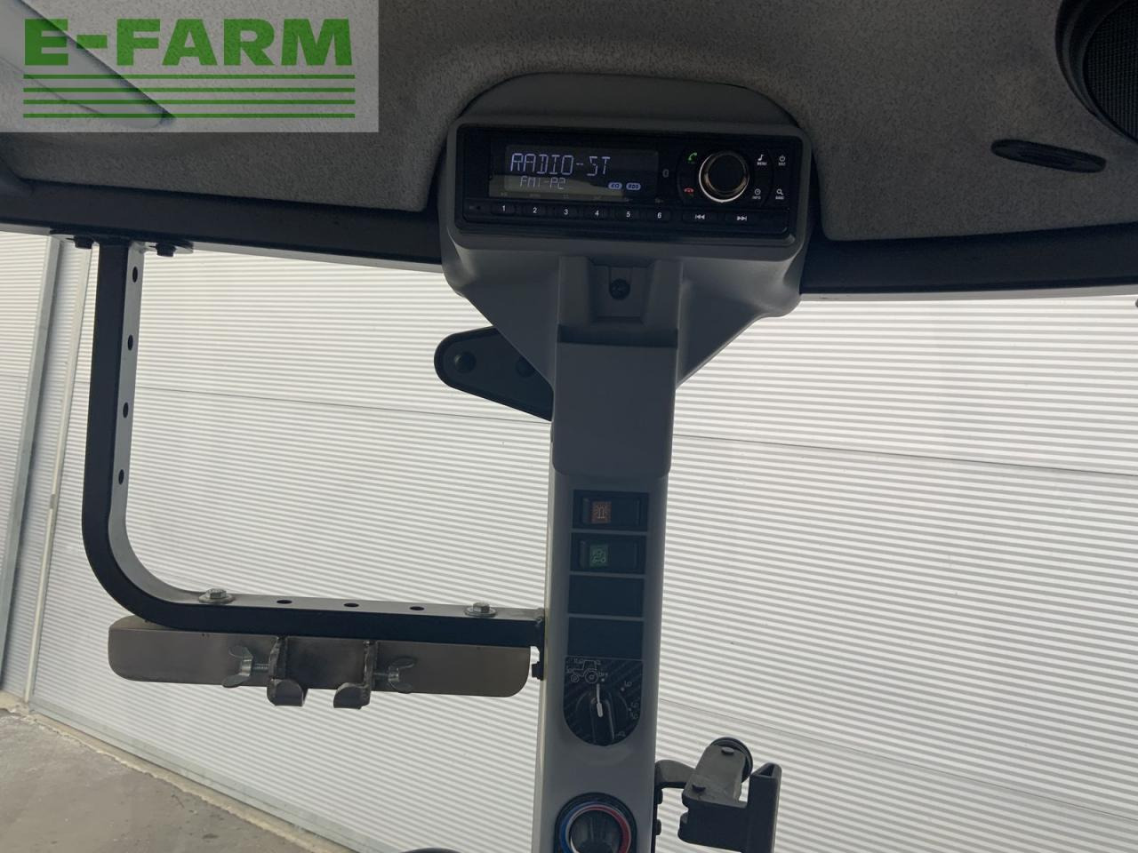 New Holland t5.110 dual command - Τρακτέρ: φωτογραφία 3 New Holland t5.110 dual command - Τρακτέρ: φωτογραφία 3