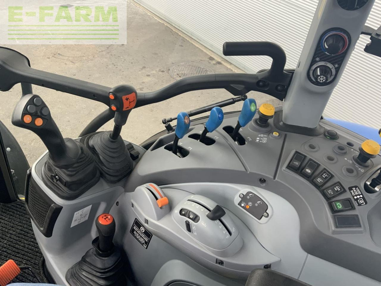 New Holland t5.110 dual command - Τρακτέρ: φωτογραφία 4 New Holland t5.110 dual command - Τρακτέρ: φωτογραφία 4