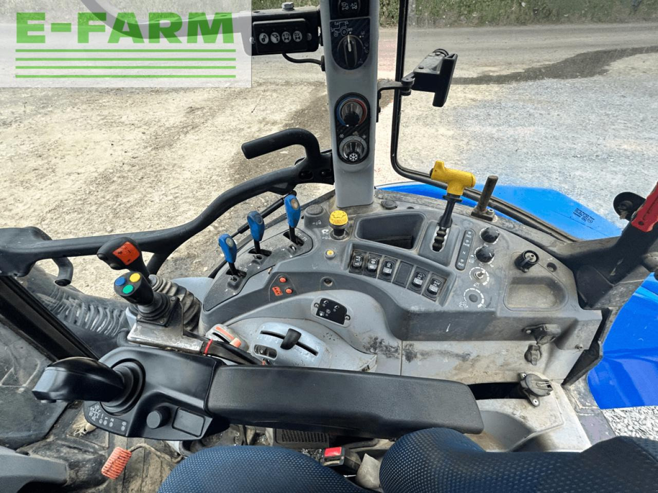 New Holland t5.120 evolution - Τρακτέρ: φωτογραφία 4 New Holland t5.120 evolution - Τρακτέρ: φωτογραφία 4
