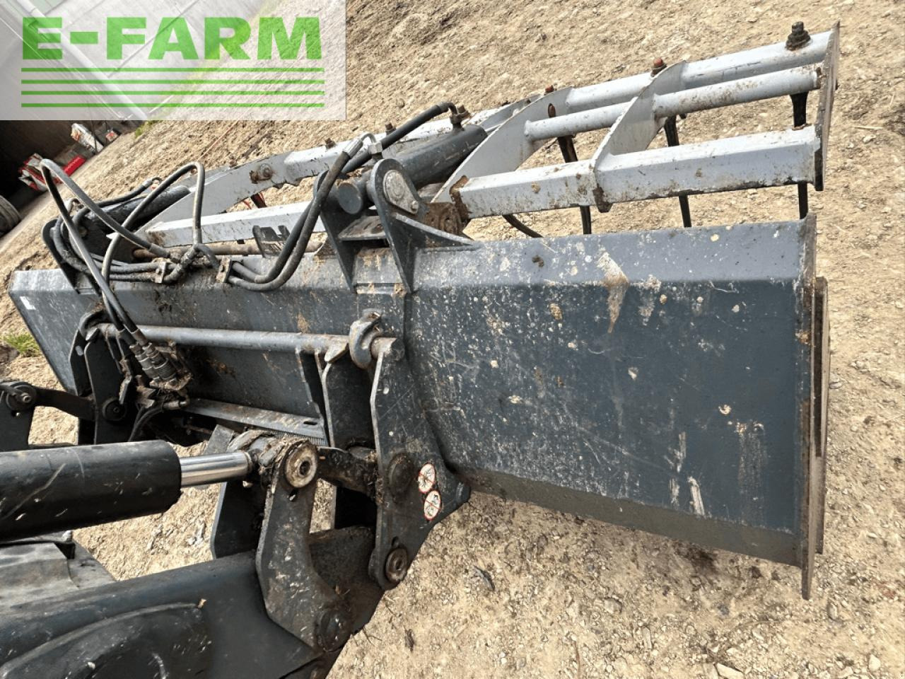 New Holland t5.120 evolution - Τρακτέρ: φωτογραφία 5 New Holland t5.120 evolution - Τρακτέρ: φωτογραφία 5