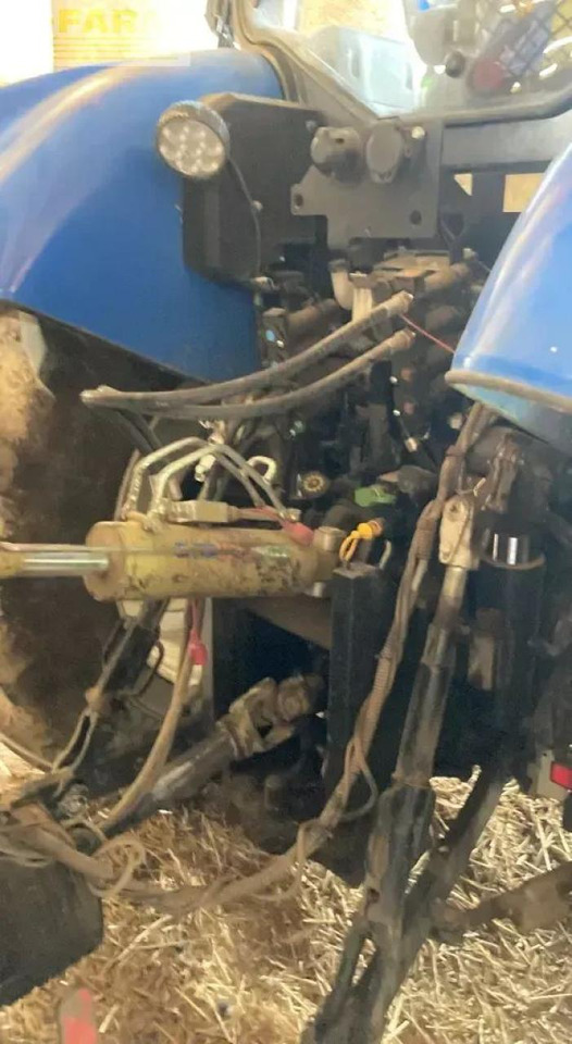 New Holland t6.175 - Τρακτέρ: φωτογραφία 4 New Holland t6.175 - Τρακτέρ: φωτογραφία 4