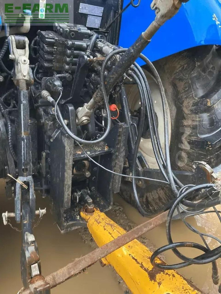 New Holland t7.200 auto command - Τρακτέρ: φωτογραφία 3 New Holland t7.200 auto command - Τρακτέρ: φωτογραφία 3