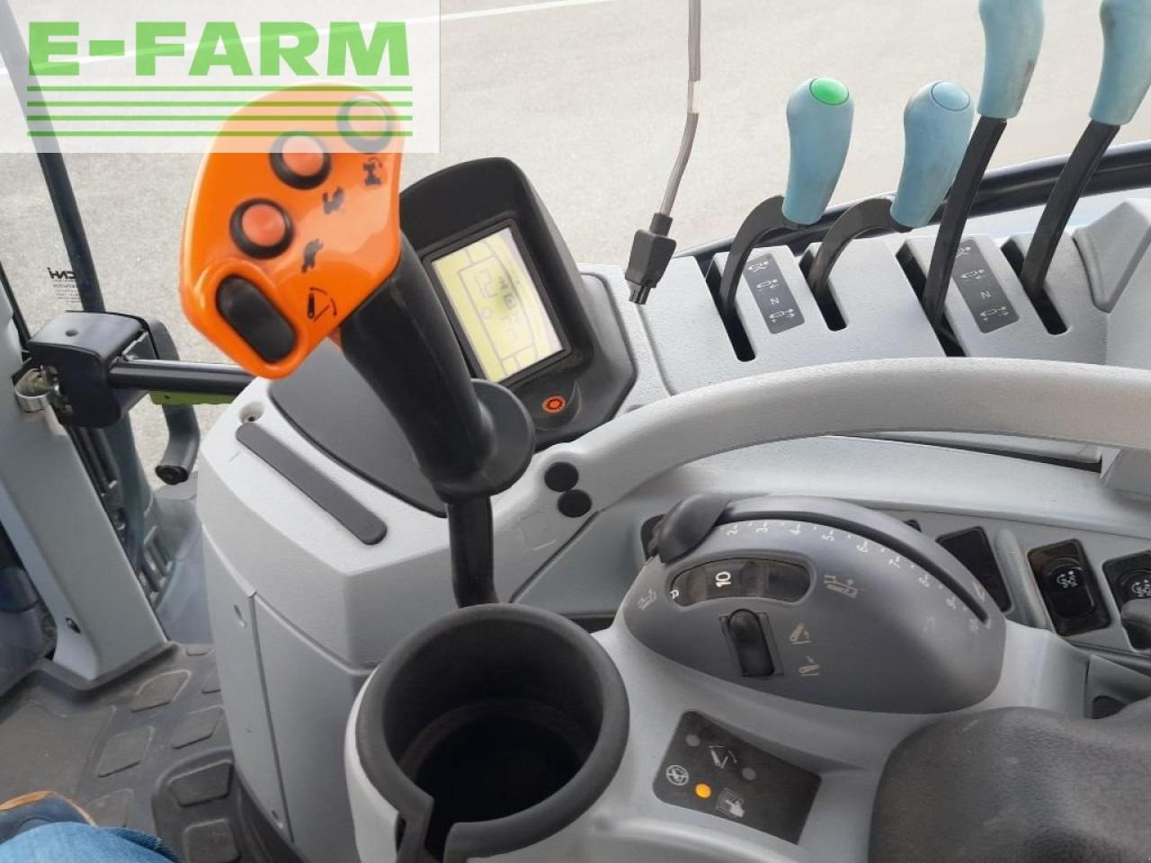New Holland t7.210 pc - Τρακτέρ: φωτογραφία 5 New Holland t7.210 pc - Τρακτέρ: φωτογραφία 5