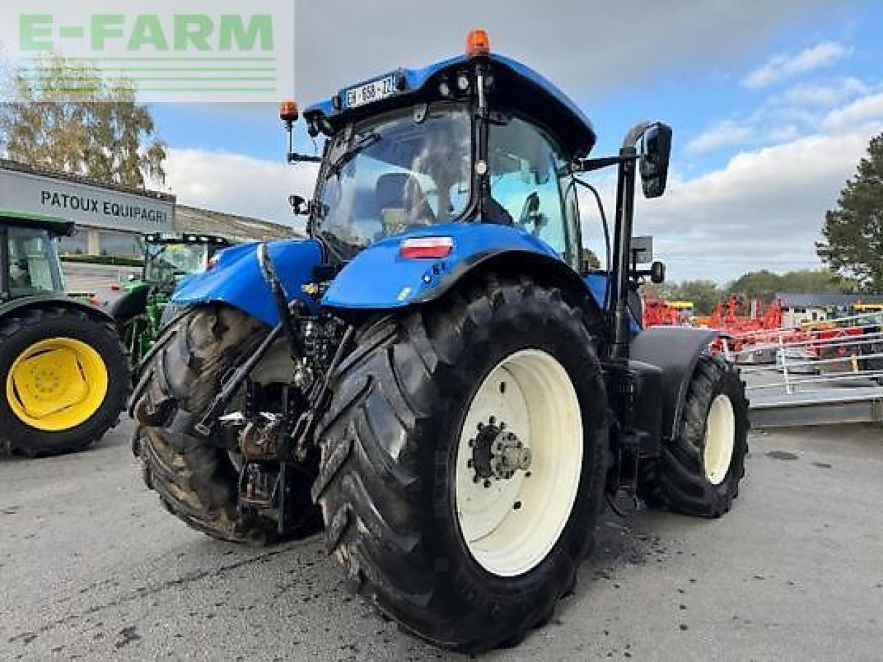 New Holland t7.260 pc - Τρακτέρ: φωτογραφία 4 New Holland t7.260 pc - Τρακτέρ: φωτογραφία 4