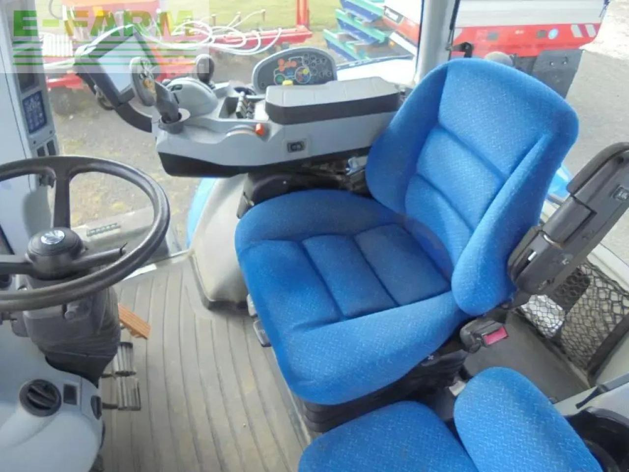 New Holland t8.330 - Τρακτέρ: φωτογραφία 4 New Holland t8.330 - Τρακτέρ: φωτογραφία 4