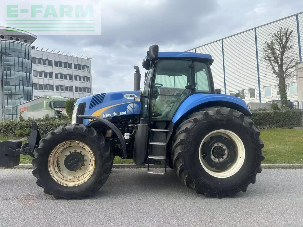 New Holland t8040 - Τρακτέρ: φωτογραφία 3 New Holland t8040 - Τρακτέρ: φωτογραφία 3