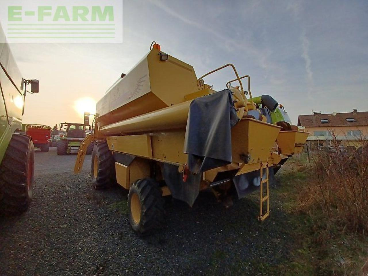 New Holland tf 78 - Θεριζοαλωνιστική μηχανή: φωτογραφία 4 New Holland tf 78 - Θεριζοαλωνιστική μηχανή: φωτογραφία 4