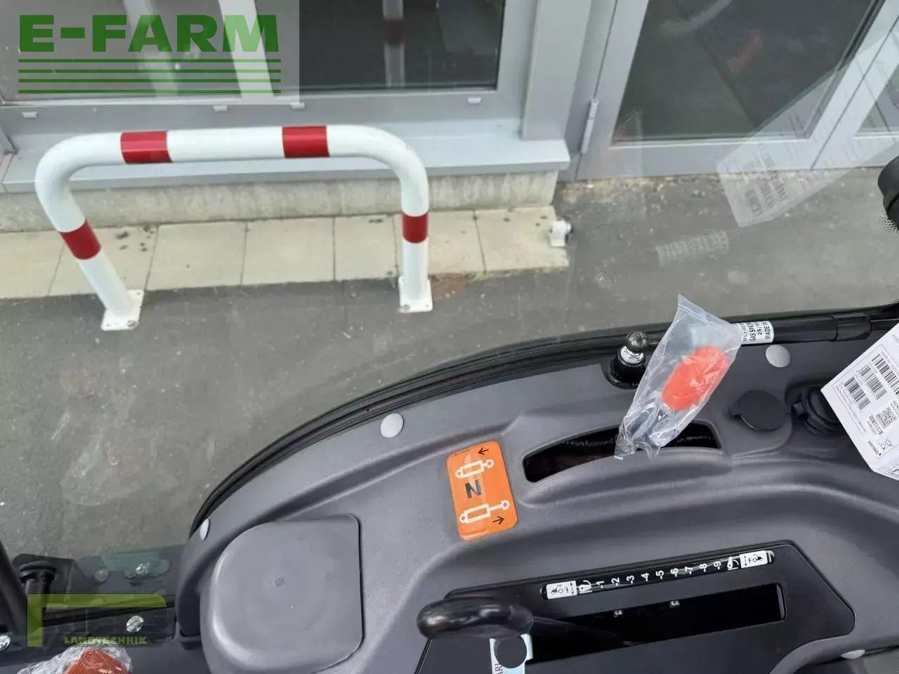 Solis 26 hst kabine panther (black) - Τρακτέρ: φωτογραφία 5 Solis 26 hst kabine panther (black) - Τρακτέρ: φωτογραφία 5