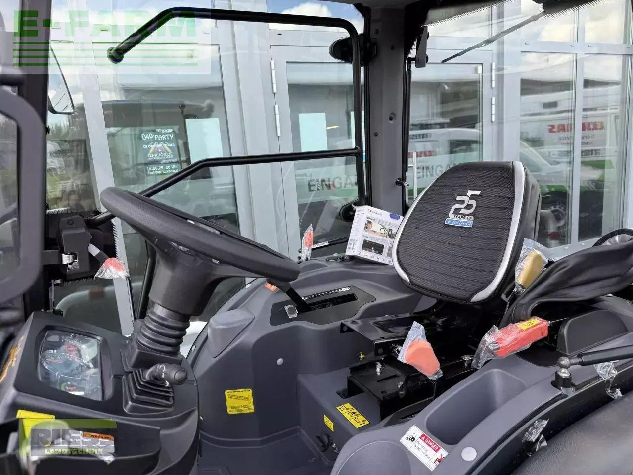 Solis 26 hst kabine panther (black) - Τρακτέρ: φωτογραφία 4 Solis 26 hst kabine panther (black) - Τρακτέρ: φωτογραφία 4