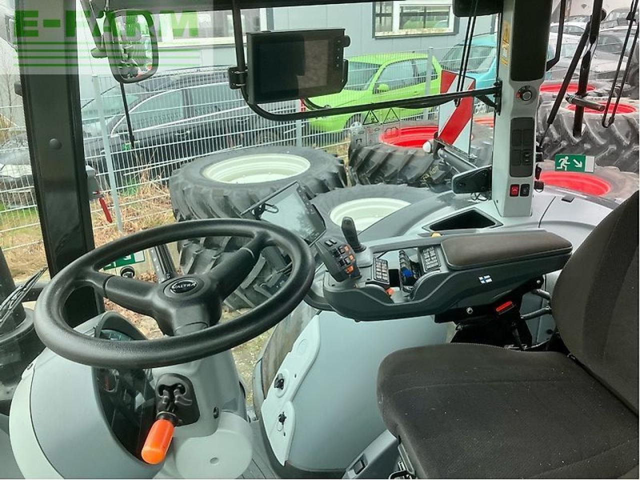 Valtra s324 smarttouch mr19 - Τρακτέρ: φωτογραφία 4 Valtra s324 smarttouch mr19 - Τρακτέρ: φωτογραφία 4