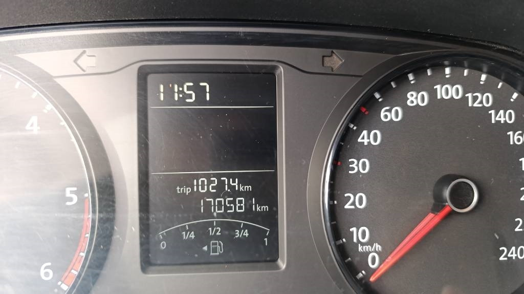 Volkswagen T5 2.0 TDI Kastenwagen, 8x Reifen, PDC, Klima, AHK - Μικρό βαν: φωτογραφία 3 Volkswagen T5 2.0 TDI Kastenwagen, 8x Reifen, PDC, Klima, AHK - Μικρό βαν: φωτογραφία 3