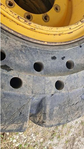 Big Vollgummi Räder 20,5 x 25 mit Volvo Felgen - Ελαστικό: φωτογραφία 4 Big Vollgummi Räder 20,5 x 25 mit Volvo Felgen - Ελαστικό: φωτογραφία 4