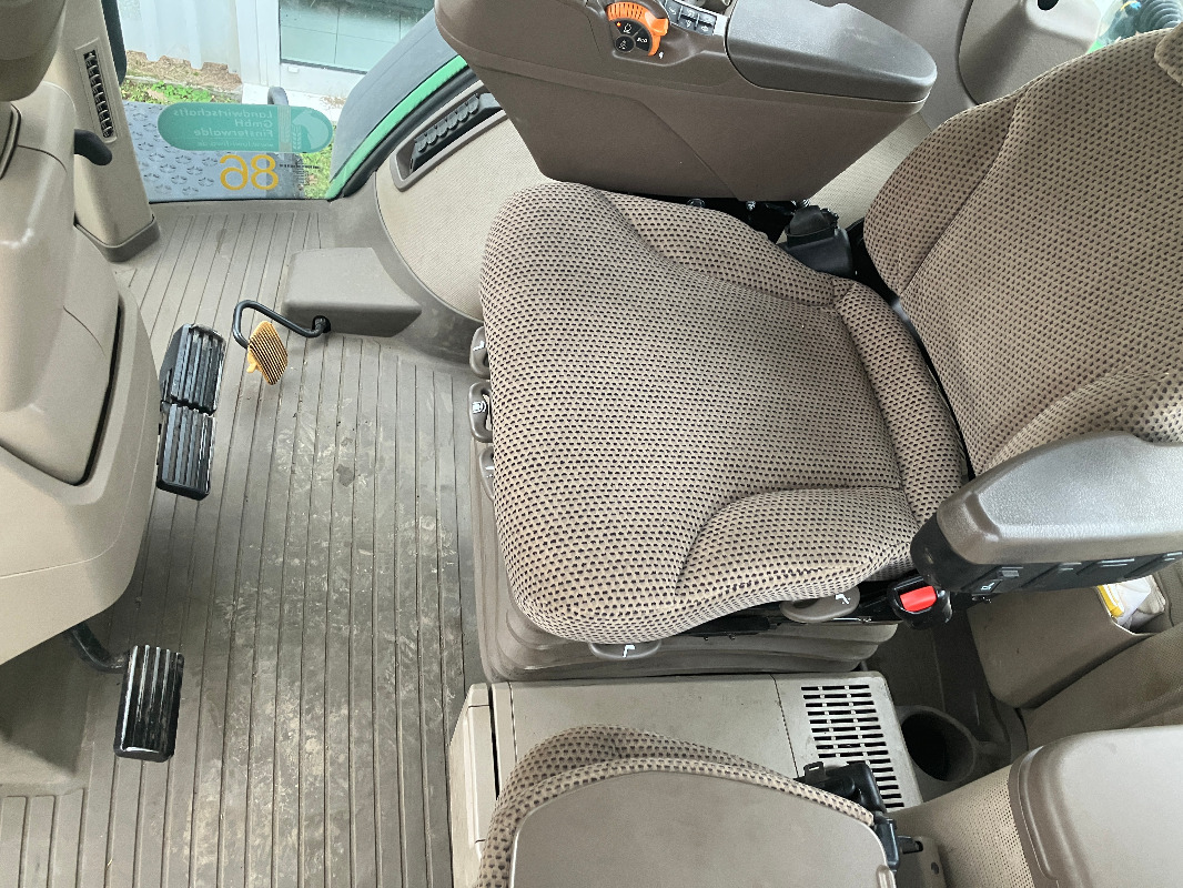 John Deere 8400R - Τρακτέρ: φωτογραφία 3 John Deere 8400R - Τρακτέρ: φωτογραφία 3