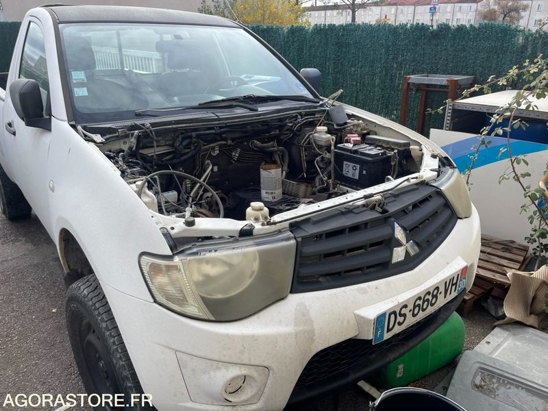 4x4 Mitsubishi - Μικρό βαν: φωτογραφία 3 4x4 Mitsubishi - Μικρό βαν: φωτογραφία 3