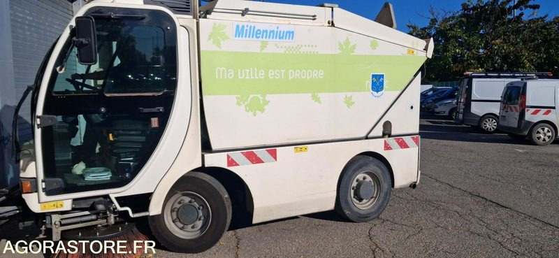 Balayeuse Euroclean Sicas modèle Millennium " New Generation" - Σάρωθρο δρόμων: φωτογραφία 2 Balayeuse Euroclean Sicas modèle Millennium " New Generation" - Σάρωθρο δρόμων: φωτογραφία 2
