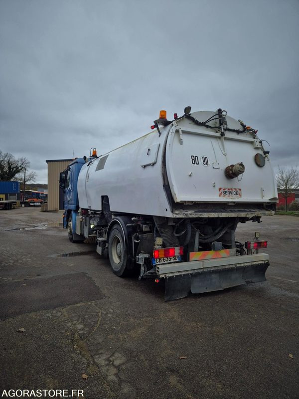 Balayeuse Eurovoirie Optifant 70 TA THP - 2012 - 242 000 heures - Σάρωθρο δρόμων: φωτογραφία 4 Balayeuse Eurovoirie Optifant 70 TA THP - 2012 - 242 000 heures - Σάρωθρο δρόμων: φωτογραφία 4