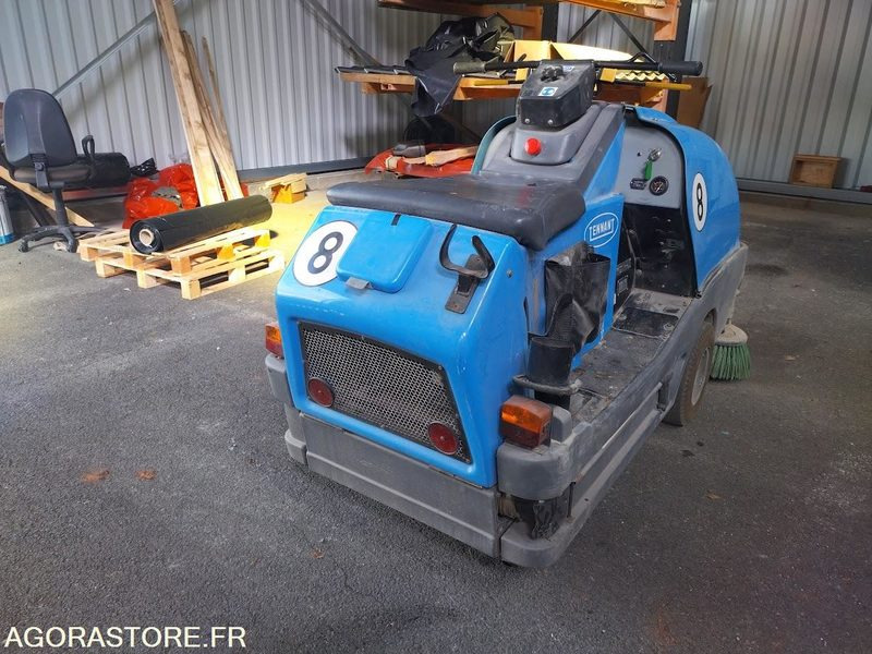 Balayeuse aspiratrice de trottoirs TENNANT LITTER HAWK 4100 - Σάρωθρο δρόμων: φωτογραφία 2 Balayeuse aspiratrice de trottoirs TENNANT LITTER HAWK 4100 - Σάρωθρο δρόμων: φωτογραφία 2