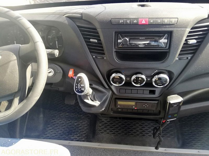 Bus Iveco UNVI 70C17 - 2017 - 120 000 km - Σχολικό λεωφορείο: φωτογραφία 3 Bus Iveco UNVI 70C17 - 2017 - 120 000 km - Σχολικό λεωφορείο: φωτογραφία 3