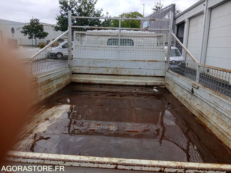 Camion plateau Nissan - 2008 - 230.040 km - Όχημα με ανατρεπομενη καροτσα: φωτογραφία 2 Camion plateau Nissan - 2008 - 230.040 km - Όχημα με ανατρεπομενη καροτσα: φωτογραφία 2